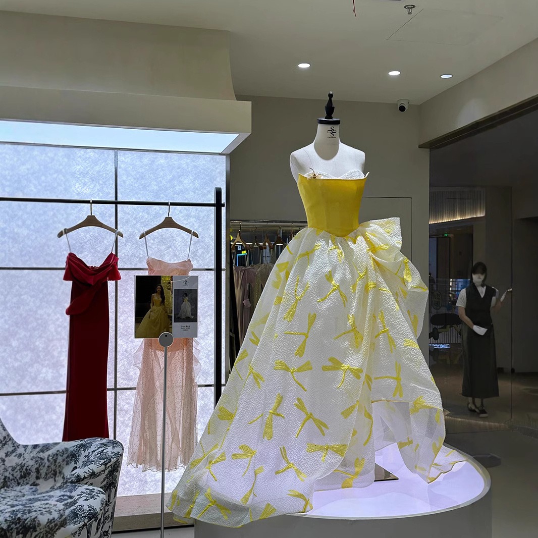 Vestido de Festa Longo Elegant - Embroidery Yellow Dress avaliação e preço